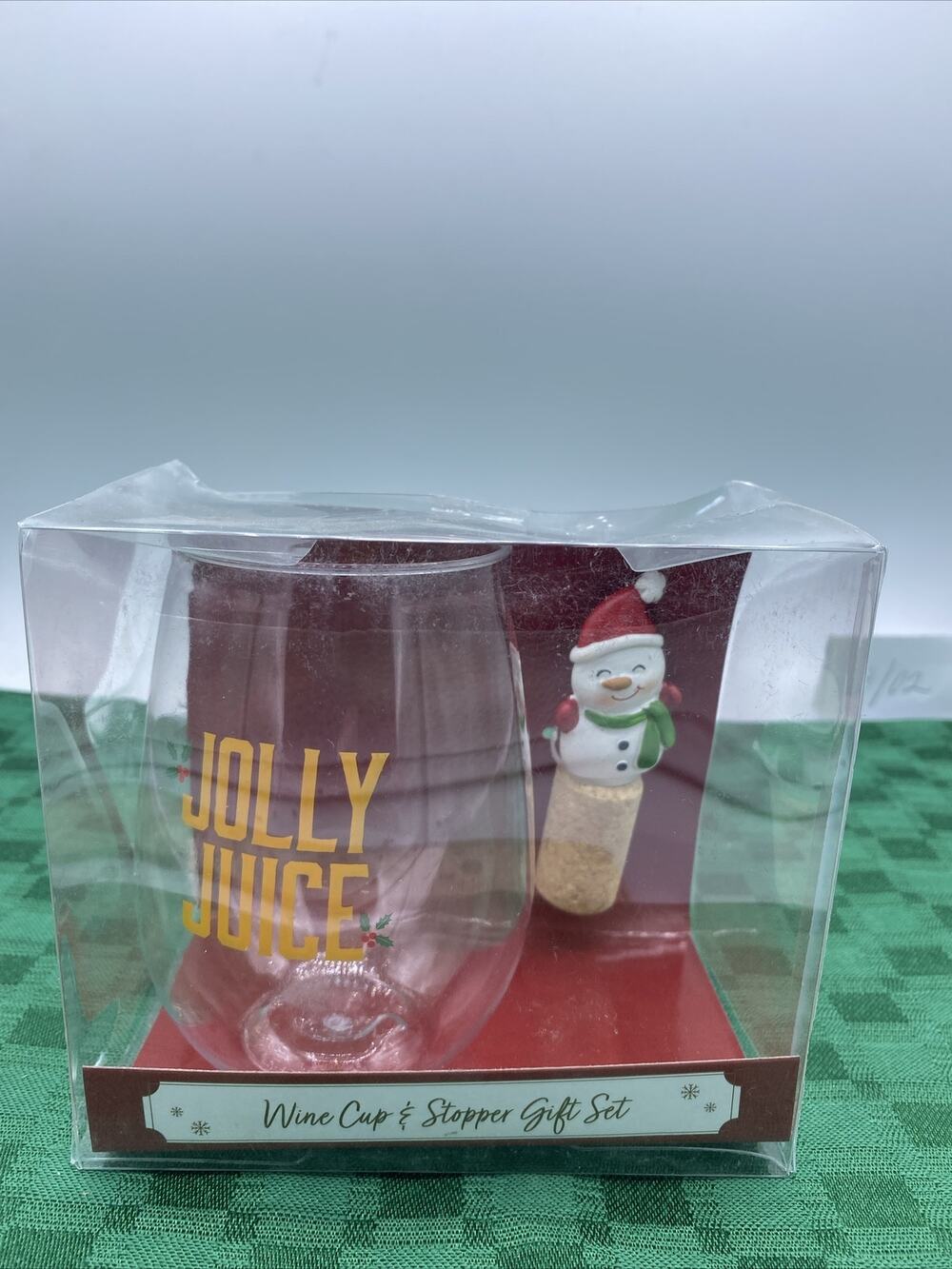 Holiday Spirits Wine Cup & Stopper Gift Set. Comes w/ 15 oz Wine Glass & Stopper
